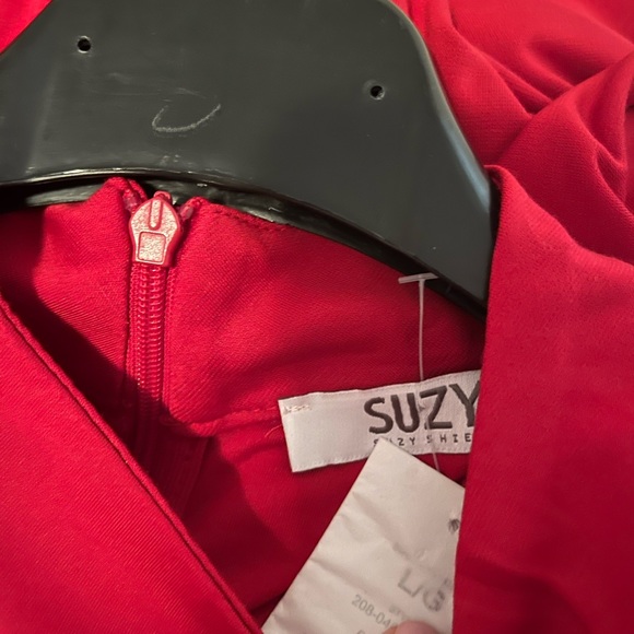 Red cut out shoulders top NWT - Picture 2 of 6